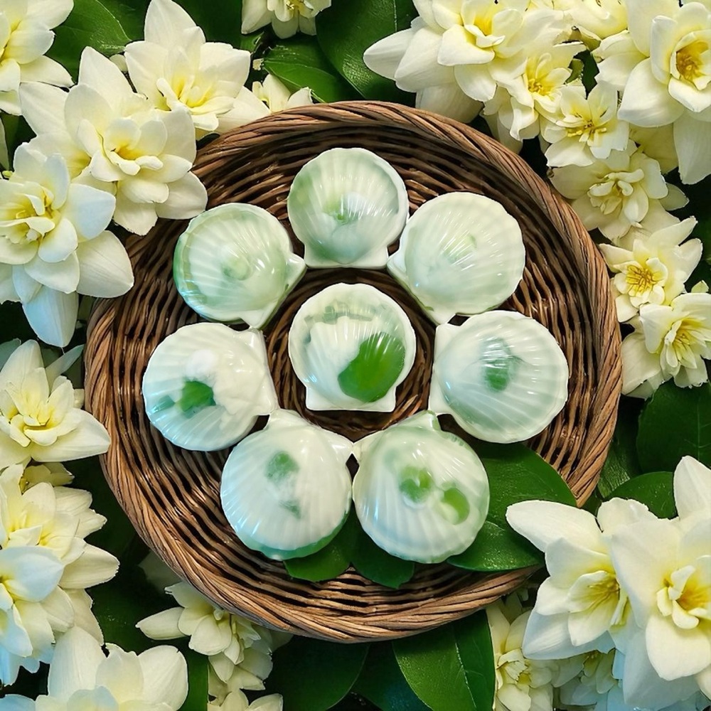 Hand Crafted “Gardenia Goddess” Scented Seashell Shaped Lathering Aloe Soap Bar